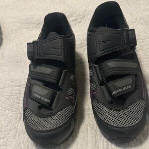 Pearl Izumi bike shoes size 40 EUC